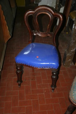 Sedia in stile in noce vinile blu